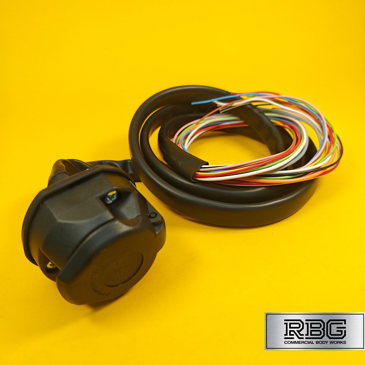 13 Pin Socket Assembly With 2m Pre-Wired Sheathed Cable Professional Towing UK