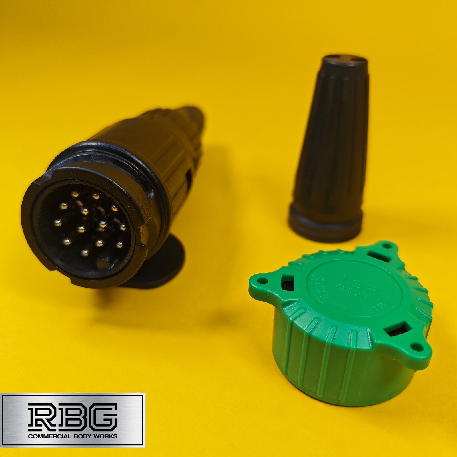 13 Pin Towing Plug + Cap + Receiver Multiplier Trailer Caravan 12V Plastic Tow