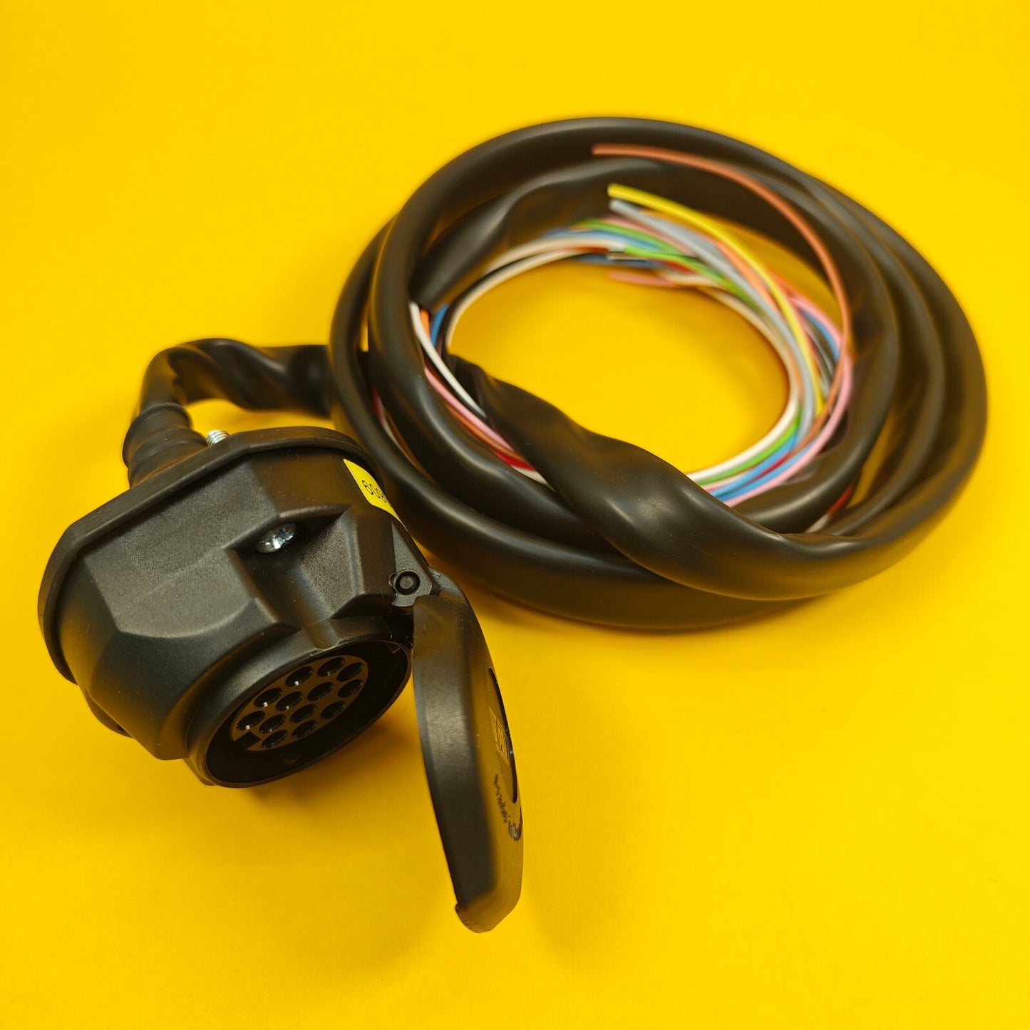 13 Pin Socket Assembly With 2m Pre-Wired Sheathed Cable Professional Towing UK