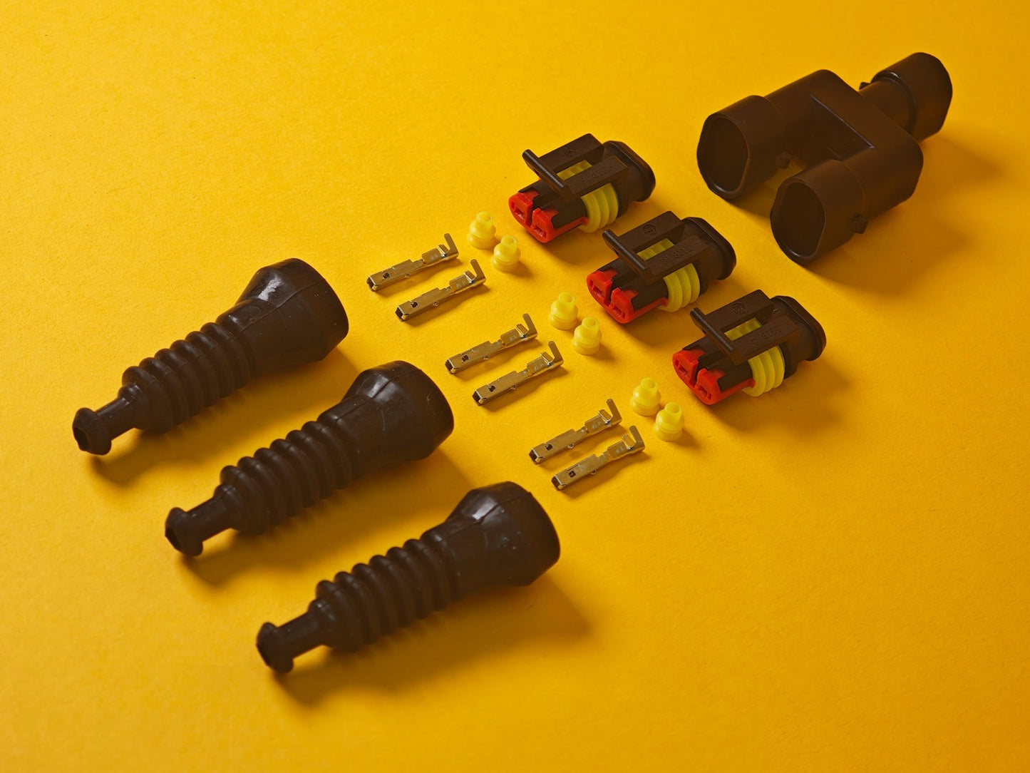 3 Way SuperSeal Splitter + 3x Connector Kit 2 Pin With Protective Boot Male