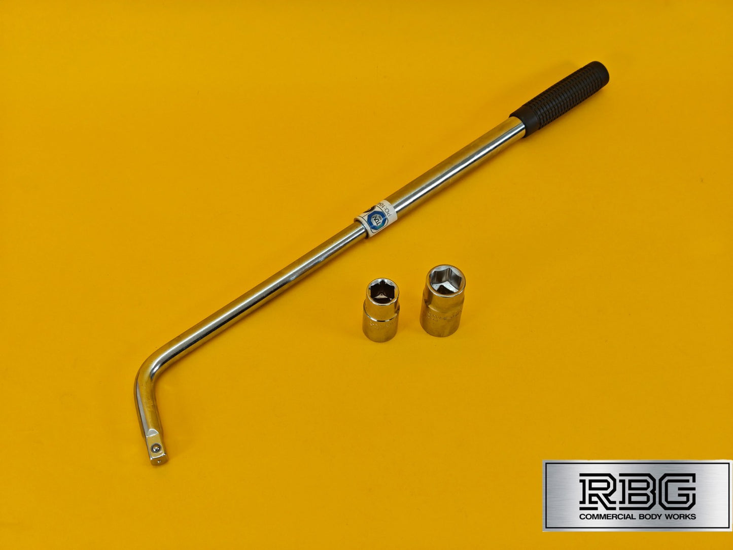 Extendable Wheel Nut Wrench 2 Reversible Sockets 17mm 19mm 21mm 23mm Power Bar