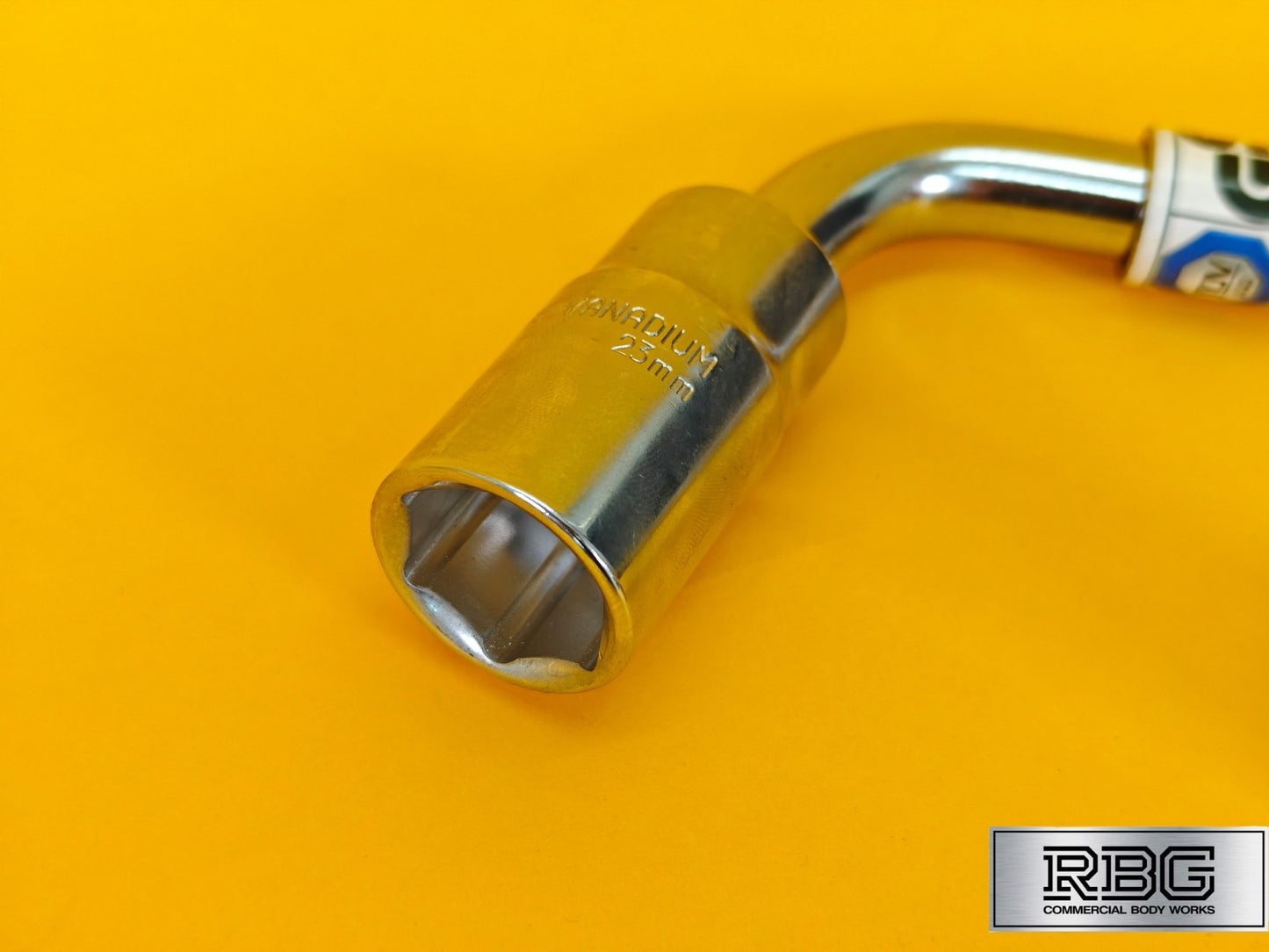 Extendable Wheel Nut Wrench 2 Reversible Sockets 17mm 19mm 21mm 23mm Power Bar