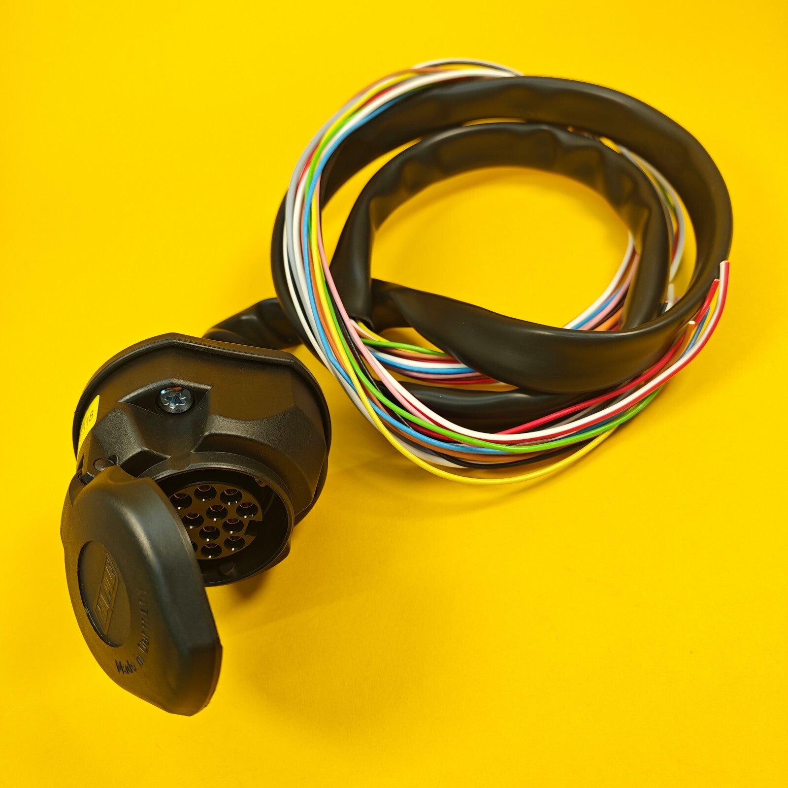 13 Pin Socket Assembly With 1.5m Pre-Wired Sheathed Cable Professional Towing UK