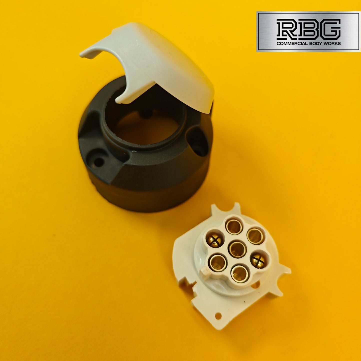 Plastic Towing Socket 12S 7 Pin Electrics Socket for Trailers & Caravans 12 V