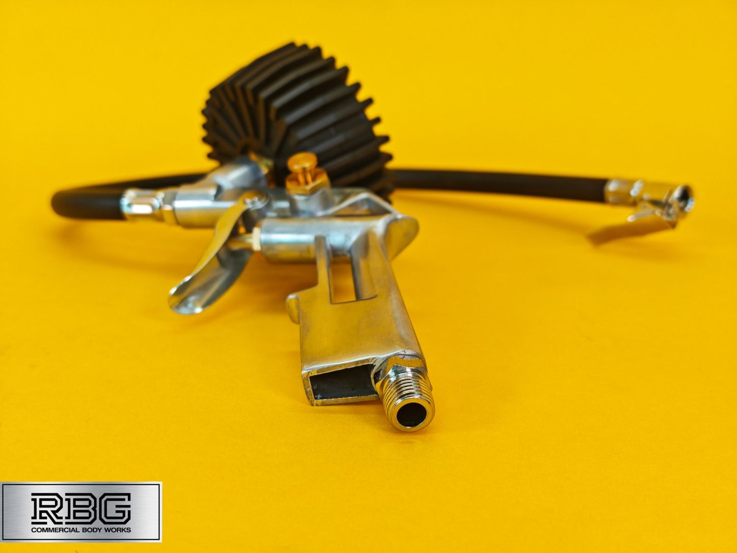 Tyre Inflation Gun 0-220psi Inflator Complete With Clip Connector Pressure Gauge