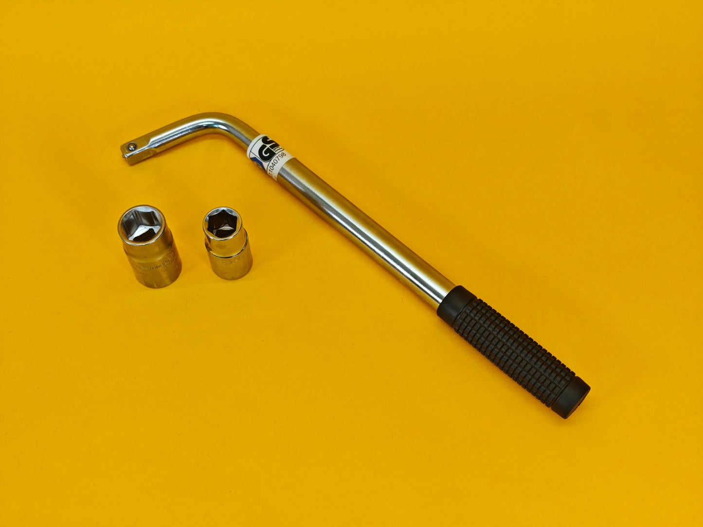 Extendable Wheel Nut Wrench 2 Reversible Sockets 17mm 19mm 21mm 23mm Power Bar