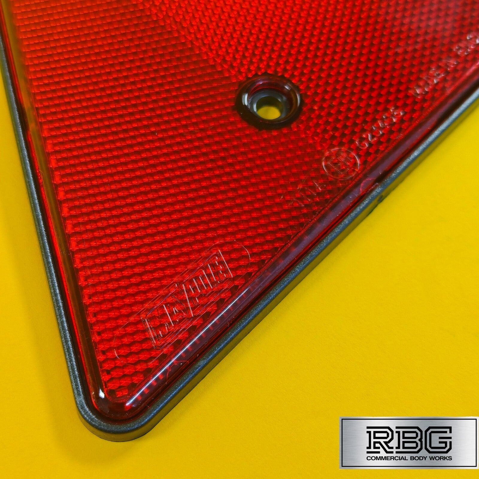 Triangle Red Reflector Srew-Fit For Trailer Driveway Fence Post Garden Walls UK