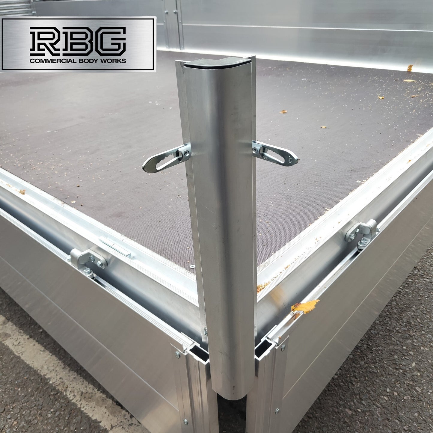 Aluminium Corner Pillar Extrusion 600mm & Socket Dropside Truck Trailer Tailgate