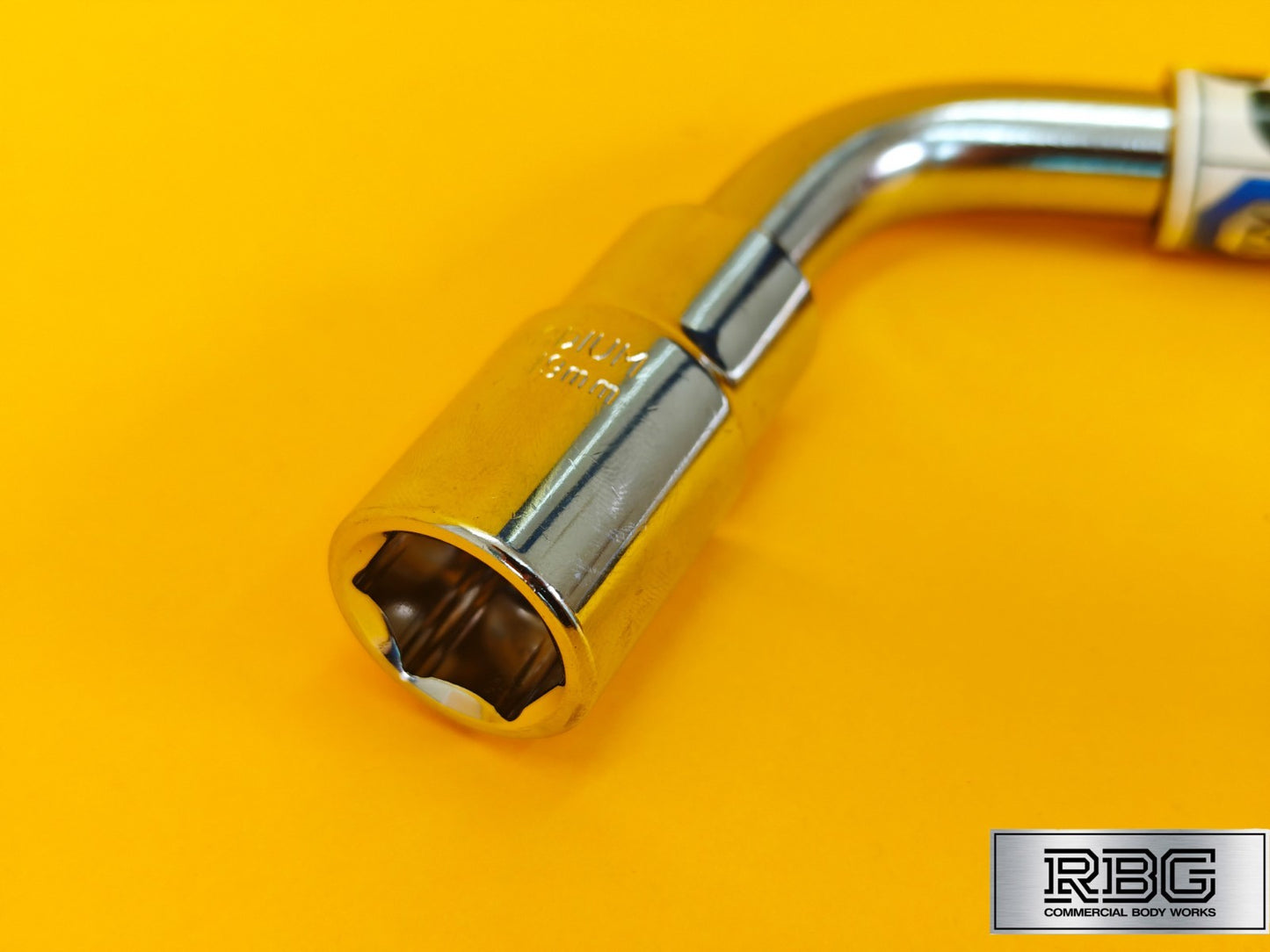 Extendable Wheel Nut Wrench 2 Reversible Sockets 17mm 19mm 21mm 23mm Power Bar