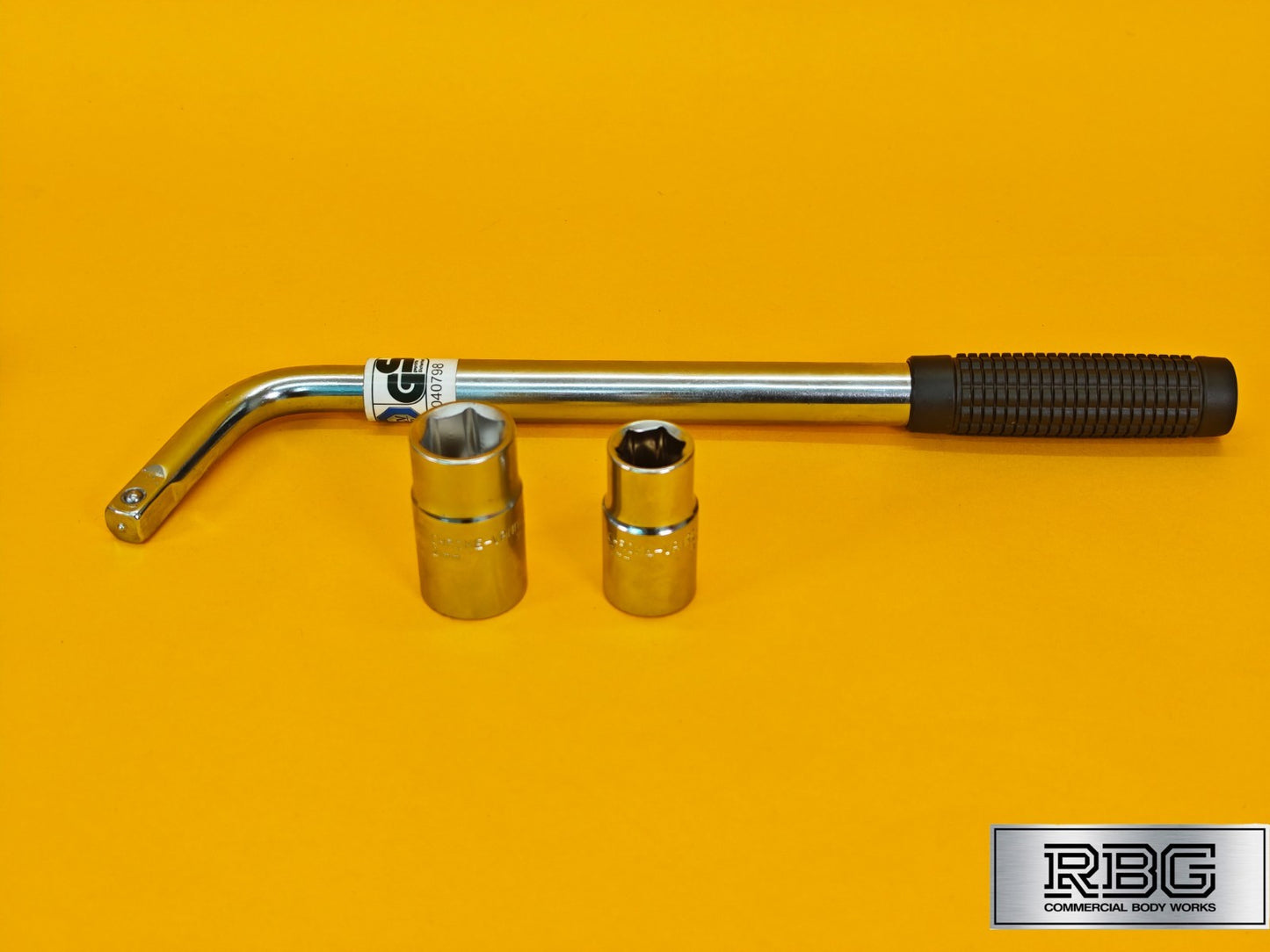 Extendable Wheel Nut Wrench 2 Reversible Sockets 17mm 19mm 21mm 23mm Power Bar