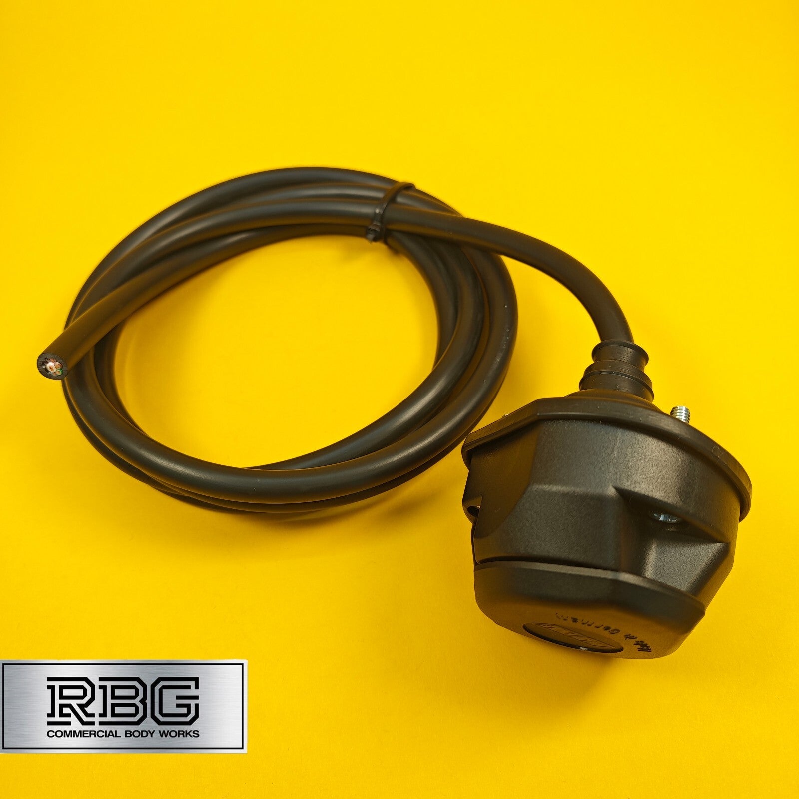 13 Pin Socket Assembly With 2m Pre-Wired 8 Core Cable Professional Towing UK