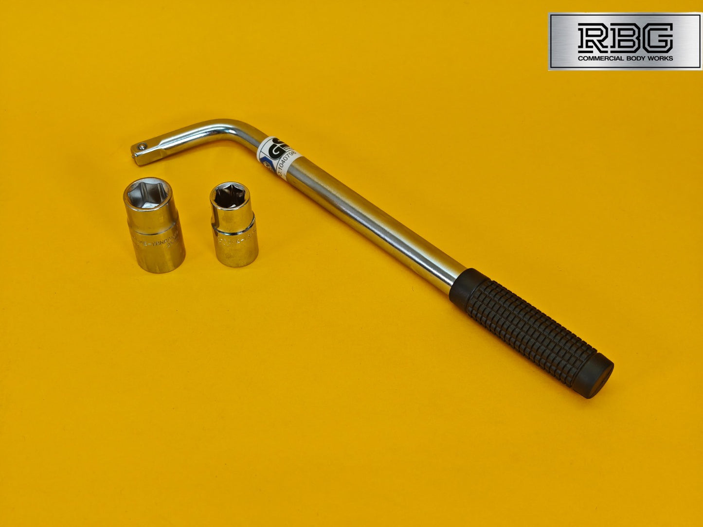 Extendable Wheel Nut Wrench 2 Reversible Sockets 17mm 19mm 21mm 23mm Power Bar